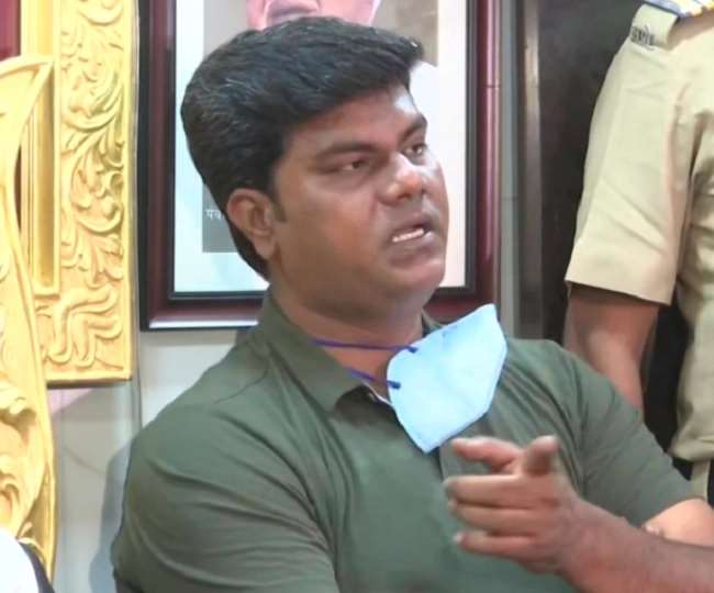 केपी गोसावी के बॉडीगार्ड प्रभाकर सईल, तस्वीर, Twitter: ANI