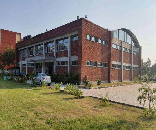 चंडीगढ़ सेक्टर39 में दो साल पहले 8 करोड़ में तैयार स्पोर्ट्स कांप्लेक्स को आज भी खिलाड़ियों का