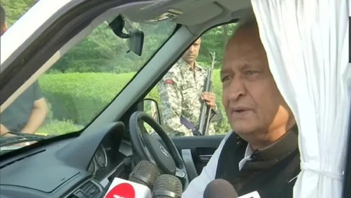 अशोक गहलोत ने एक बार फिर की राहुल गांधी की पैरवी