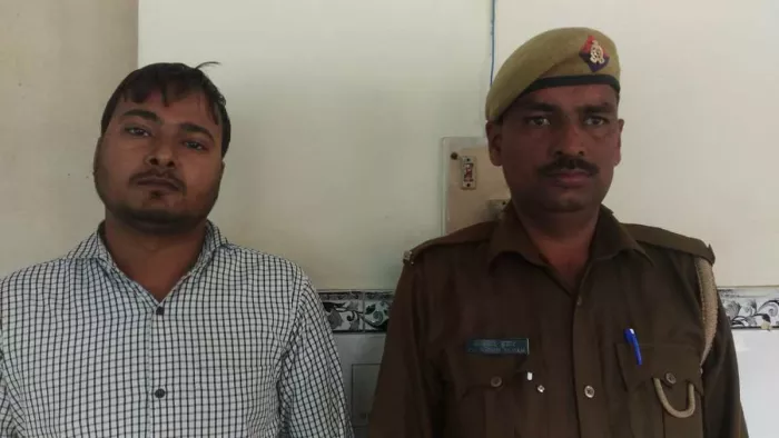 Hapur News: पुलिस ने शव कब्जे में लेकर पोस्टमार्टम के लिए भेज दिया था।