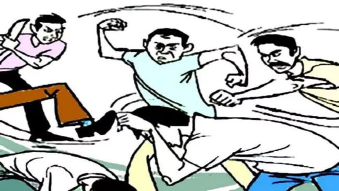 जाद -टोने के शक में गांव की भरी सभा में अन्य एक परिवार पर जानलेवा हमला