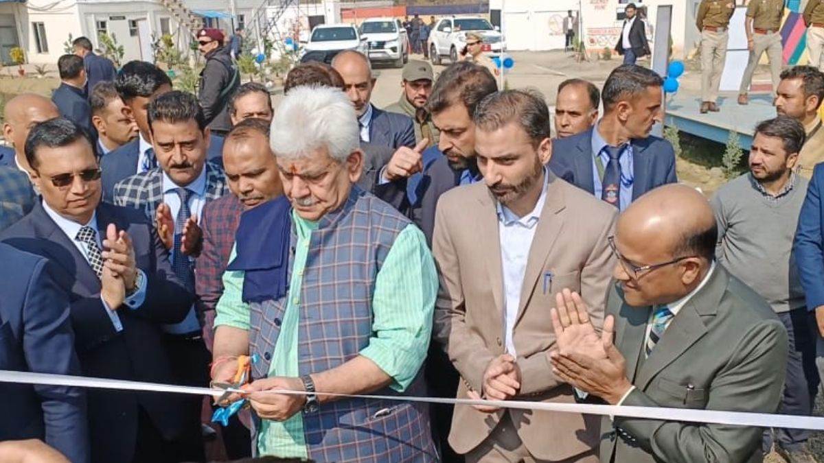 https://www.jagranimages.com/images/newimg/26102022/26_10_2022-lpg_bottling_plant_in_anantnag_23164286.jpg