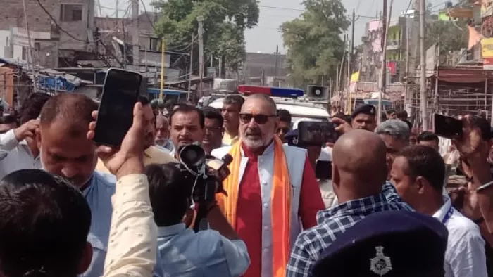 बलिया में बवाल के बाद पहुंचे गिरिराज सिंह, विरोध में हुई नारेबाजी के बाद लौटे, बोले- ये एक प्रयोग है.. बेगूसराय को टारगेट किया