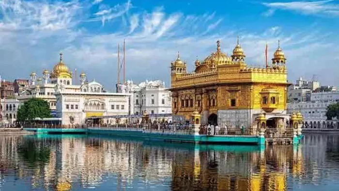 पीएम मोदी को उपहार में मिले स्वर्ण मंदिर के मॉडल की नीलामी पर भड़का अकाली दल