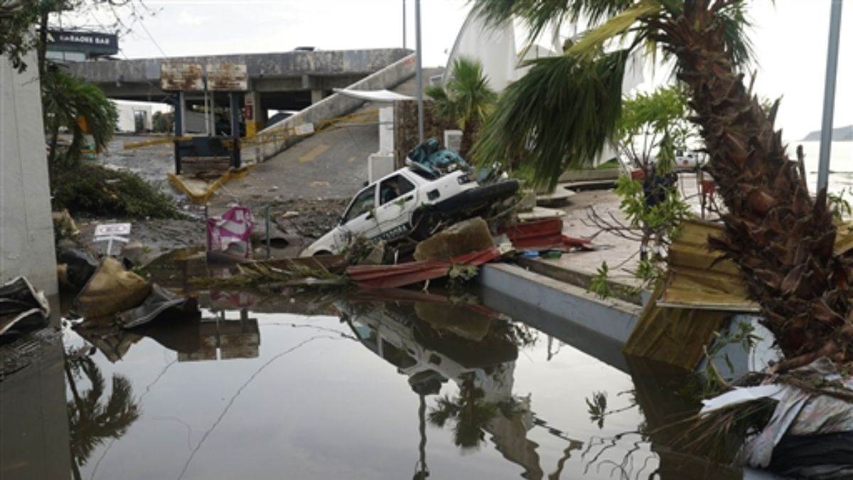 https://www.jagranimages.com/images/newimg/26102023/26_10_2023-hurricane_otis_23566028.jpg