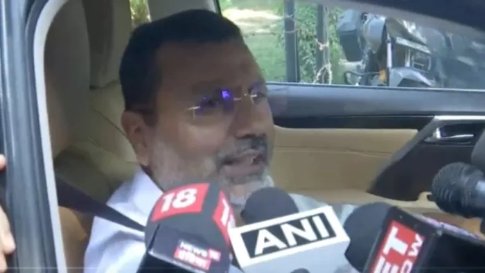 एथिक्स कमिटी को जवाब देने पहुंचे BJP सांसद