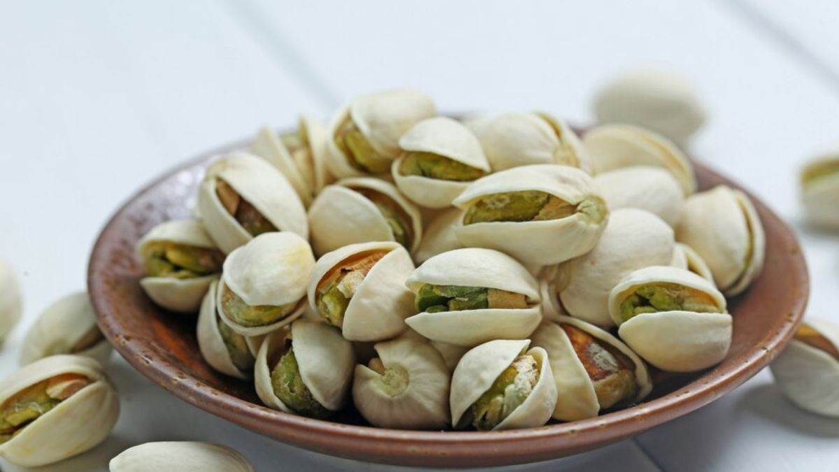 https://www.jagranimages.com/images/newimg/26102023/26_10_2023-pistachio_benefits_23565446.jpg