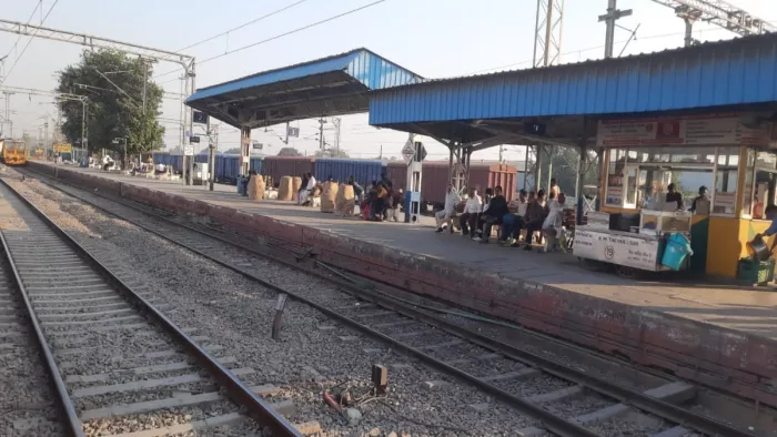 लश्कर ए तैयबा के नाम से रेलवे स्टेशन सहित धार्मिक स्थानों को उड़ाने की दी धमकी।