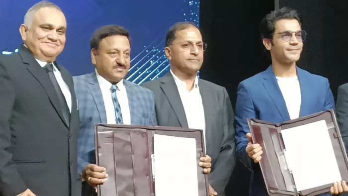 चुनाव आयोग ने अभिनेता राजकुमार राव को बनाया राष्ट्रीय आइकन (फोटो, एएनआई)