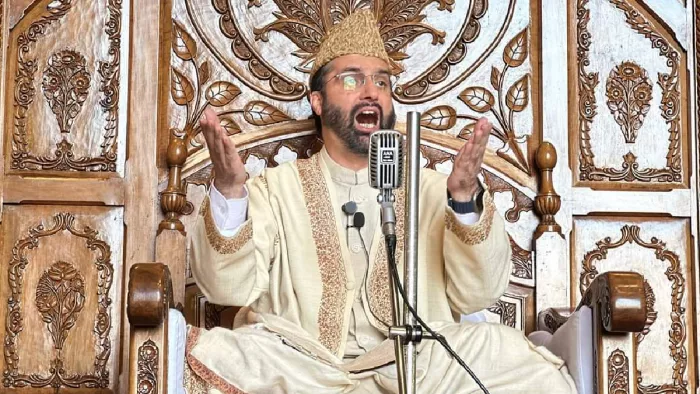 श्रीनगर की जामिया मस्जिद में शुक्रवार को मीरवाइज मौलवी उमर फारूक (जागरण फोटो)