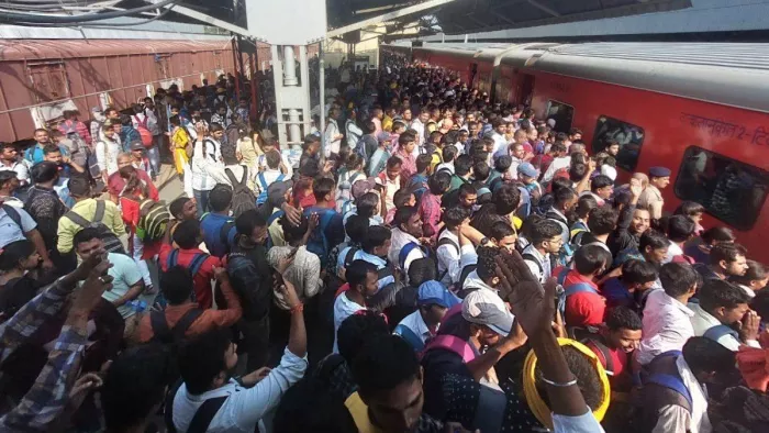 भीड़ को नियंत्रित करने को लेकर त्योहारों पर रेलवे की खास तैयारी।