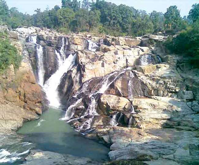 गुस्से में घर से निकले युवक ने दशम फॉल में लगाई छलांग, गोताखोरों ने