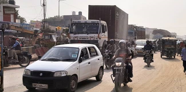 अवैध कट ने फिर रोकी हाईवे की रफ्तार