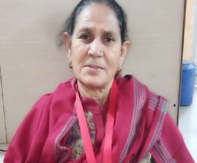 बागपत में पोतों को निशाना लगाते देख खुद बन गई शूटर।