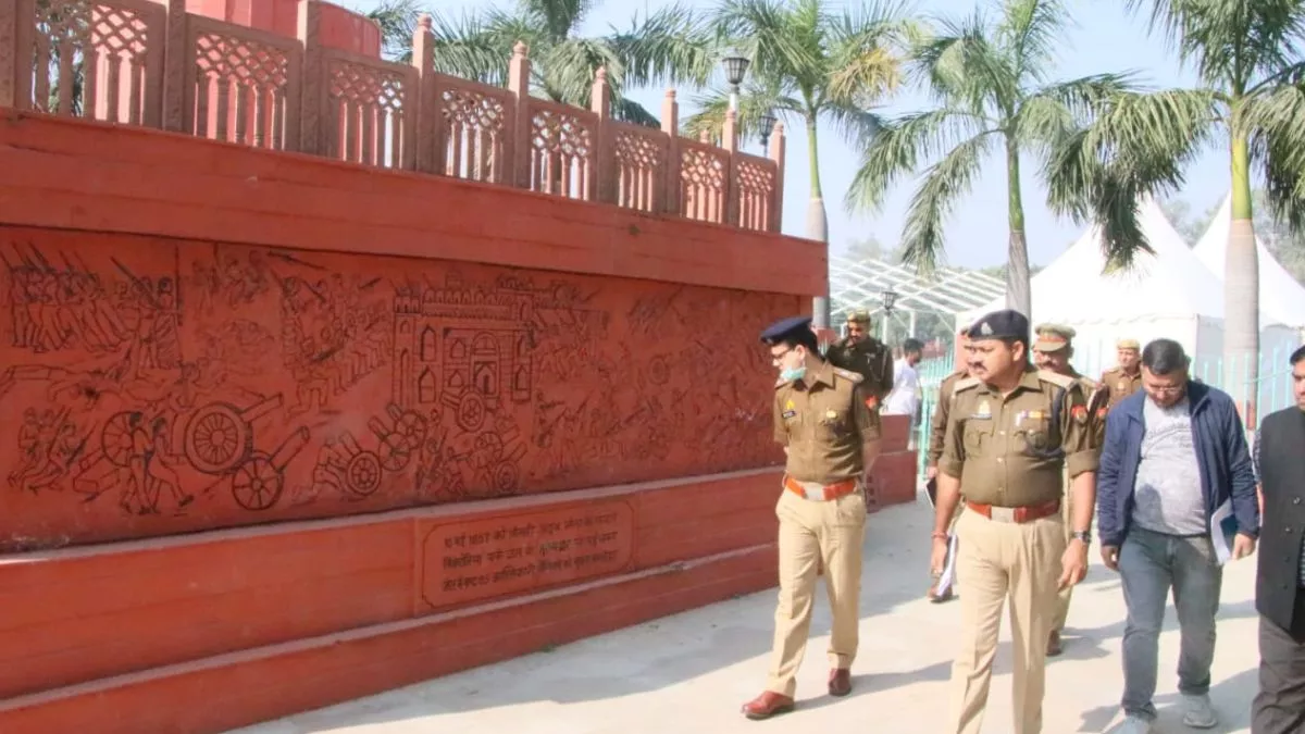 CM Yogi Visits Meerut: 30 नवंबर को सीएम योगी के दौरे की तैयारियां, अफसरों ने किया विक्टोरिया पार्क का निरीक्षण