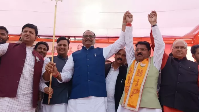 Mainpuri By Election 2022:मैनपुरी में उपचुनाव की जनसभा में पहुंचे डिप्टी सीएम ब्रजेश पाठक।