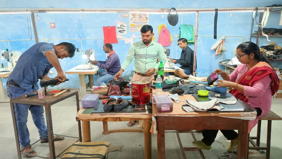 https://www.jagranimages.com/images/newimg/26112022/26_11_2022-footwear_23229691.jpg