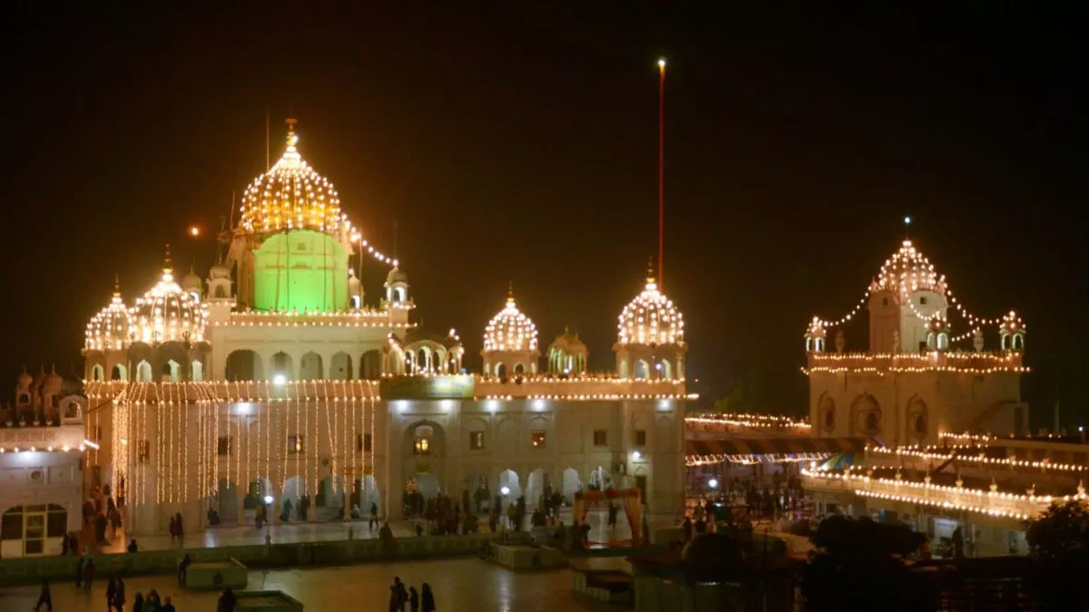 Guru Tegh Bahadur Ji Shaheedi Diwas: रोशनी से जगमगाया गुरुद्वारा दुख निवारण साहिब, जानिए क्या है मान्यता
