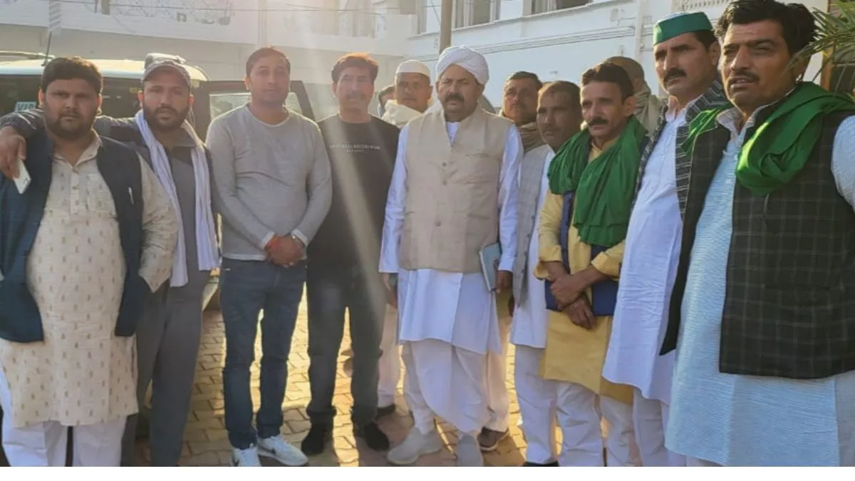 Muzaffarnagar News: देहरादून में गवर्नर हाउस का घेराव करने के लिए समर्थकों संग रवाना हुए नरेश टिकैत