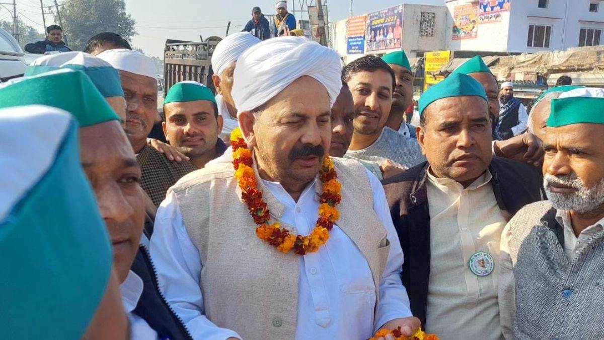 https://www.jagranimages.com/images/newimg/26112022/26_11_2022-naresh_tikait_in_shn_23228991.jpg