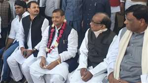 प्रसपा अध्यक्ष शिवपाल ने जसवंतनगर क्षेत्र में नुक्कड़ सभा को संबोधित किया।