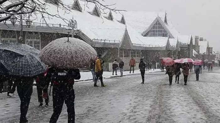 शिमला शहर में बर्फबारी से निपटने के लिए तैयारियां शुरू कर दी हैं।