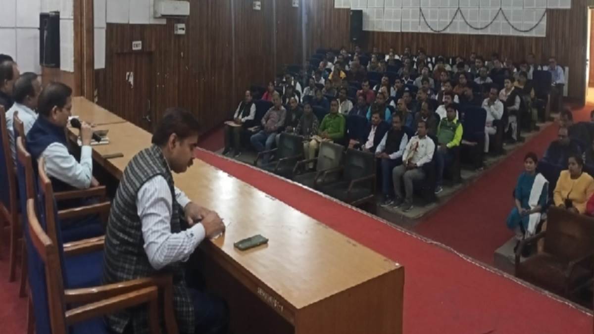 samagra shiksha abhiyan 6 districts teachers being trained in prayagraj learning tricks to deal with challenges