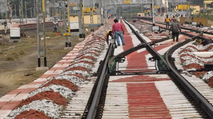 सतरंगी दिखेंगे आरा जंक्शन के रेलवे ट्रैक (जागरण फोटो)