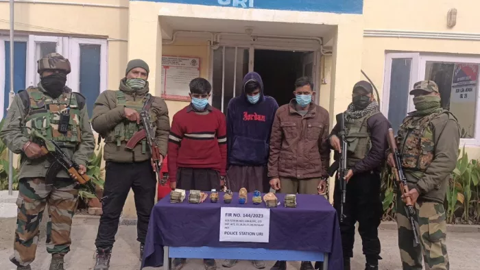 लश्कर-ए-तैयबा से जुड़े आतंकियों के तीन सहयोगी गिरफ्तार।