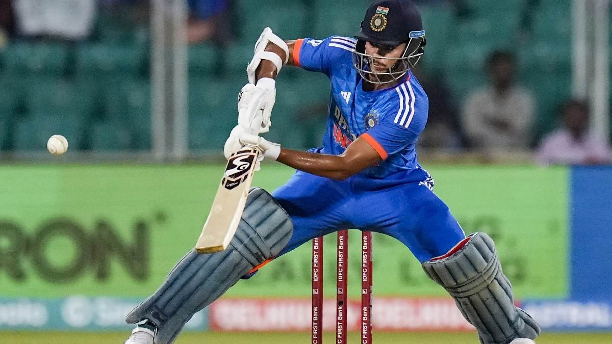 https://www.jagranimages.com/images/newimg/26112023/26_11_2023-yashasvi_jaiswal_plays_a_shot_23590093.jpg