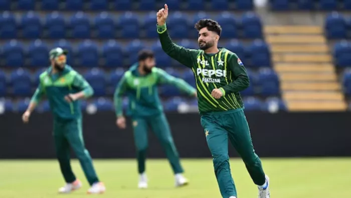 ZIM vs PAK: पाकिस्‍तान के 'हैरी पॉटर' ने डेब्‍यू मैच में मचाया कोहराम, जिम्‍बाब्‍वे कभी याद नहीं रखना चाहेगी ये मैच - Pakistan vs Zimbabwe Who is Abrar Ahmed who shines in odi debut joins abdul qadir in elite club