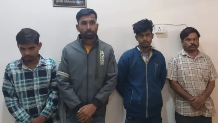 हरीपर्वत पुलिस द्वारा गिरफ्तार टप्पेबाज दाएं से शंकर, मुकुल, कन्हैया और अर्जुन जागरण