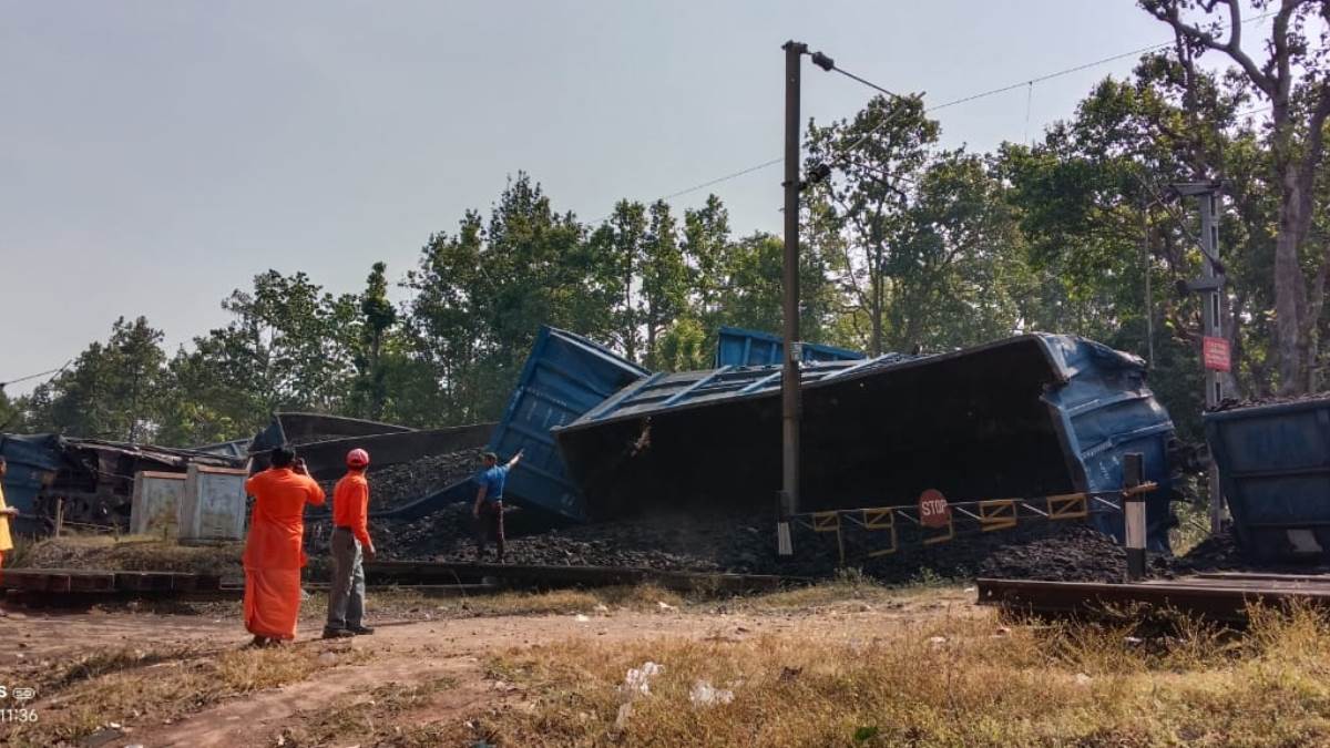 rail accident in bilaspur chhattisgarh 22 coaches of goods train derailed many trains cancelled