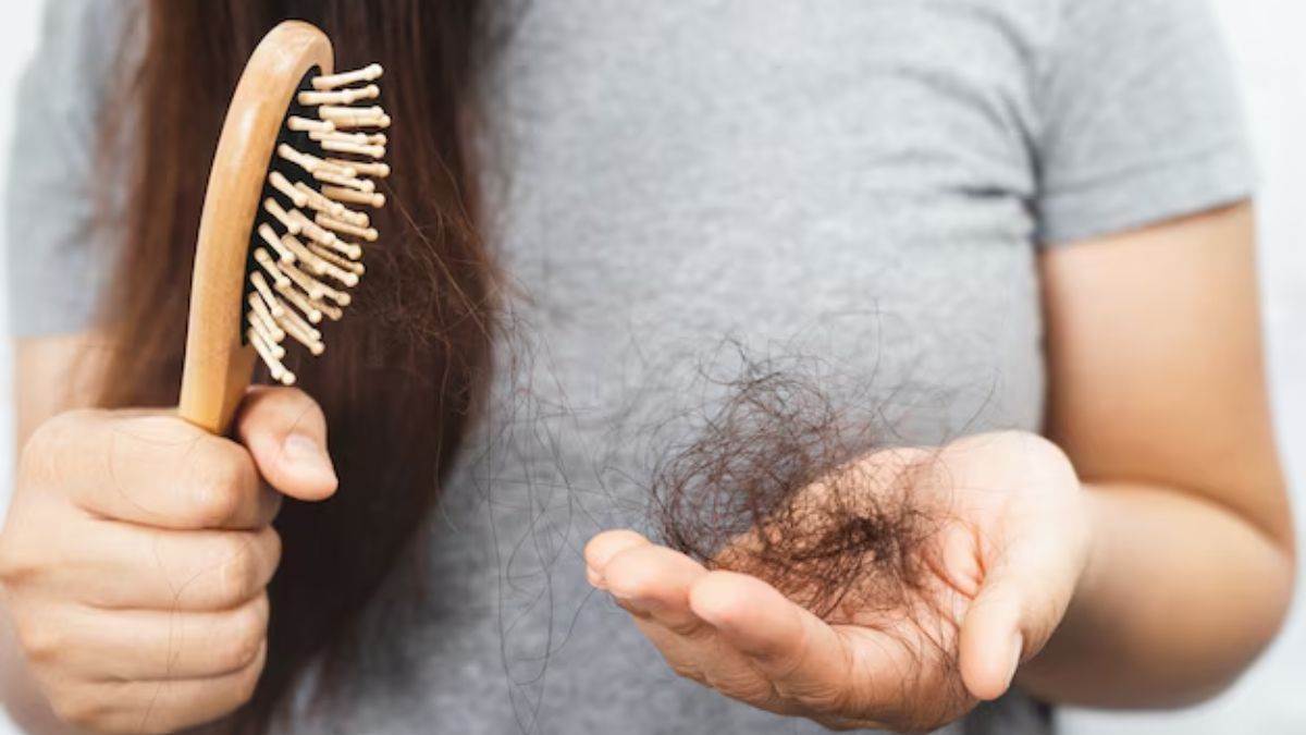 https://www.jagranimages.com/images/newimg/26112024/26_11_2024-castor_oil_for_hair_fall_23837039.jpg