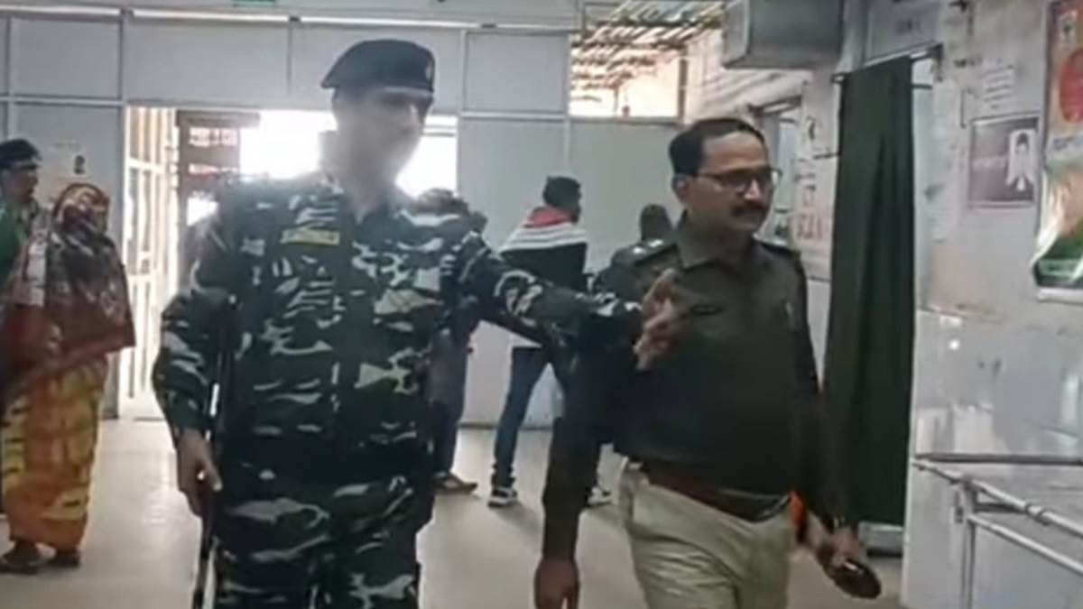 dhanbad news itbp jawan who was on election duty shot himself created panic in the college police engaged in investigation