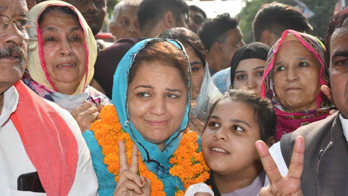 https://www.jagranimages.com/images/newimg/26112024/26_11_2024-naseem_solanki_1_23837366.jpg