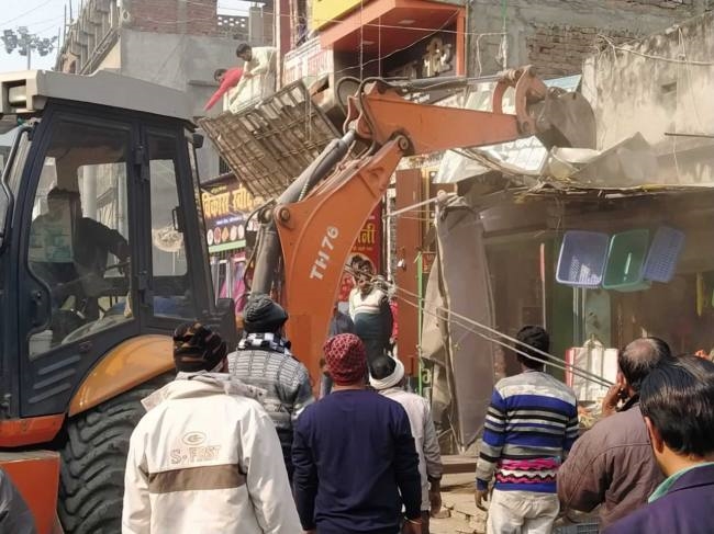 गोपालगंज शहर की सड़कों पर चला अतिक्रमण हटाओ अभियान - Encroachment removal  campaign on Gopalganj city roads - Bihar Gopalganj General News