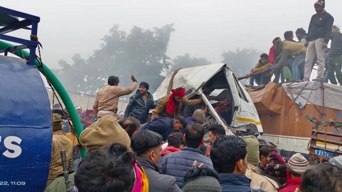 road accident in agra jaipur highway cause of dense fog