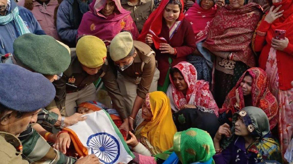 https://www.jagranimages.com/images/newimg/26122022/26_12_2022-bhupendra_singh_funural_in_etah_23271885_75819520.jpg