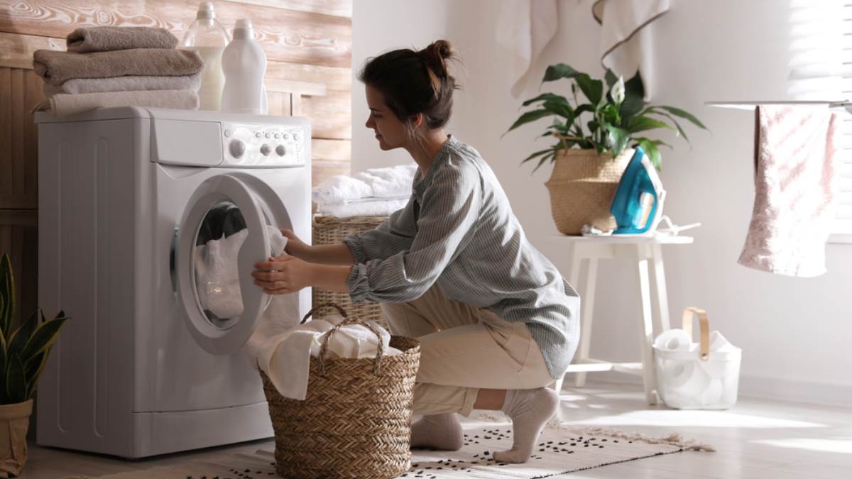 कड़क ठंड़ में बड़ी फैमिली का लोड कम करेंगी ये 8 Kg Washing Machines, डिटर्जेंट के साथ बिजली और पानी भी लगेगा कम