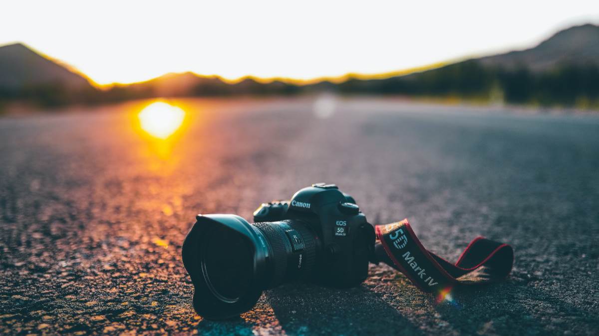 आपकी फोटोग्राफी स्किल्स को सोने के तरह खरा कर देंगे ये DSLR Cameras, प्रोफेशनल्स को भी इनके आगे कुछ नहीं जचता!