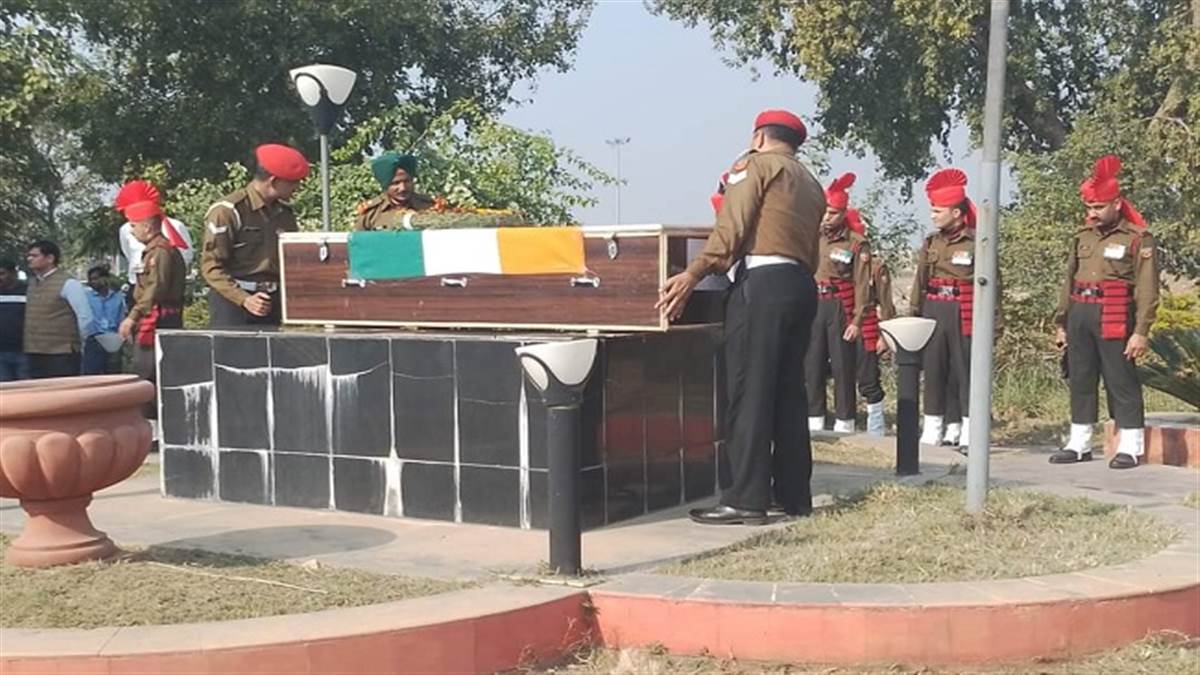 https://www.jagranimages.com/images/newimg/26122023/26_12_2023-chanda_kumar_10_23613759.jpg