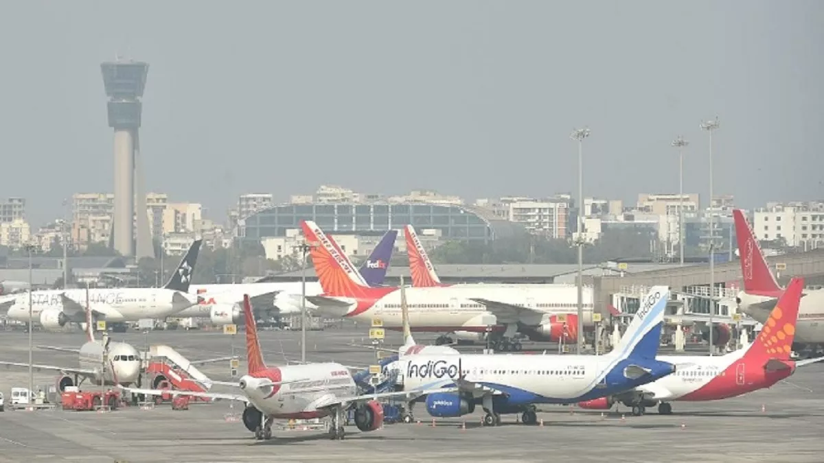 Flights Delayed Due To Fog