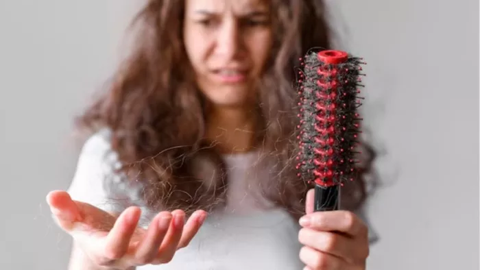 Hair Fall: हेयर फॉल कंट्रोल करने के लिए अपनाएं ये उपाय