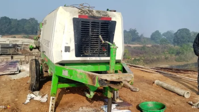 लातेहार में नक्सलियों ने मचाया उत्पात, कंस्ट्रक्शन साइट पर खड़ी मशीन में लगा दी आग;