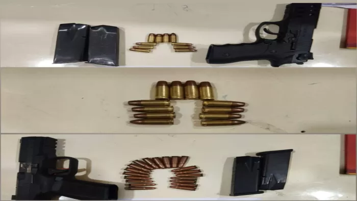 Pulwama Latest News: गिरफ्तारी के बाद आतंकियों के पास से मिले सामान बरामद