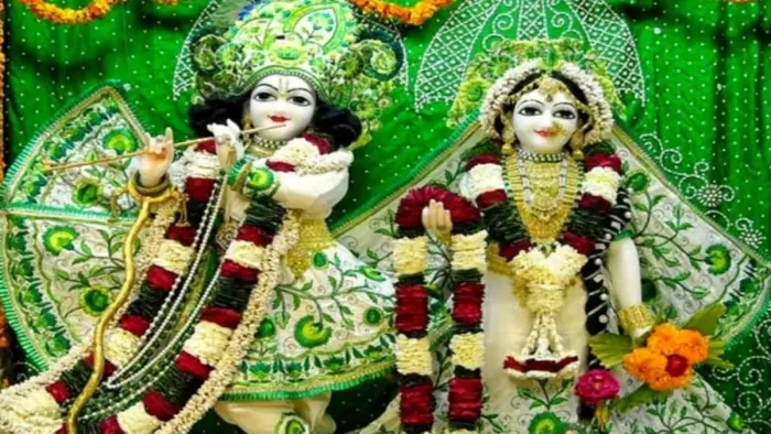 Radha Chalisa: बुधवार को पूजा के समय करें इस चमत्कारी चालीसा का पाठ, हर समस्या का होगा समाधान