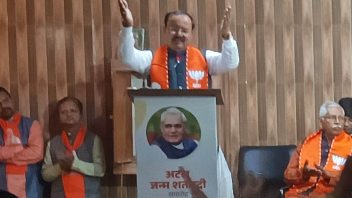 https://www.jagranimages.com/images/newimg/26122024/26_12_2024-keshav_prasad_maurya_in_prayagraj_2_23855982.jpg