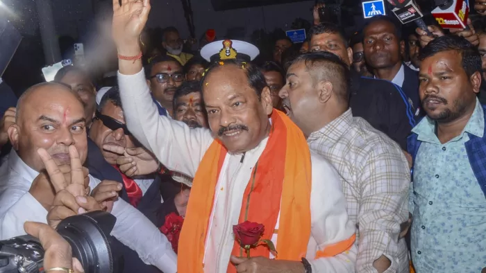 रांची में रघुवर दास का भव्य स्वागत, 24 घंटे के अंदर लेंगे भाजपा की सदस्यता!