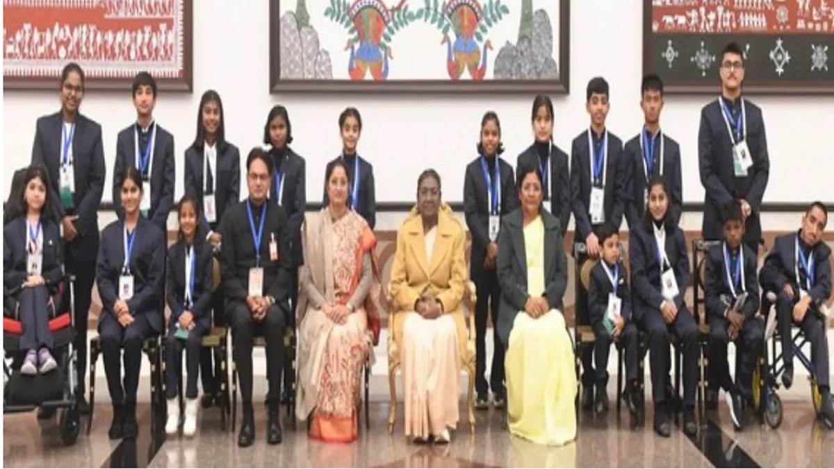 rashtriya bal puraskar 2024 president draupadi murmu honored 17 children with national childrens award under seven categories